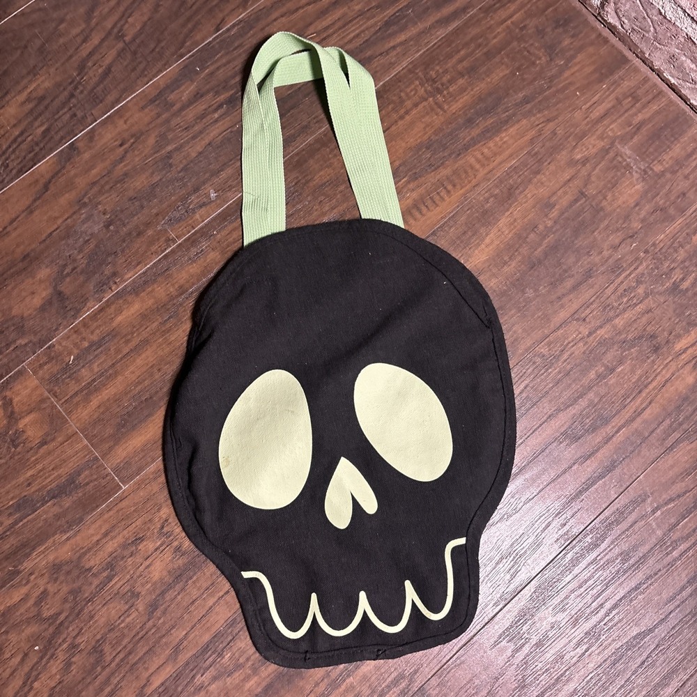 Target Bullseye Playground Skull Trick or Treat Bag Glow in the Dark Hallowee...